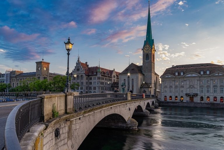 Bild på stadsmiljö i Zürich.